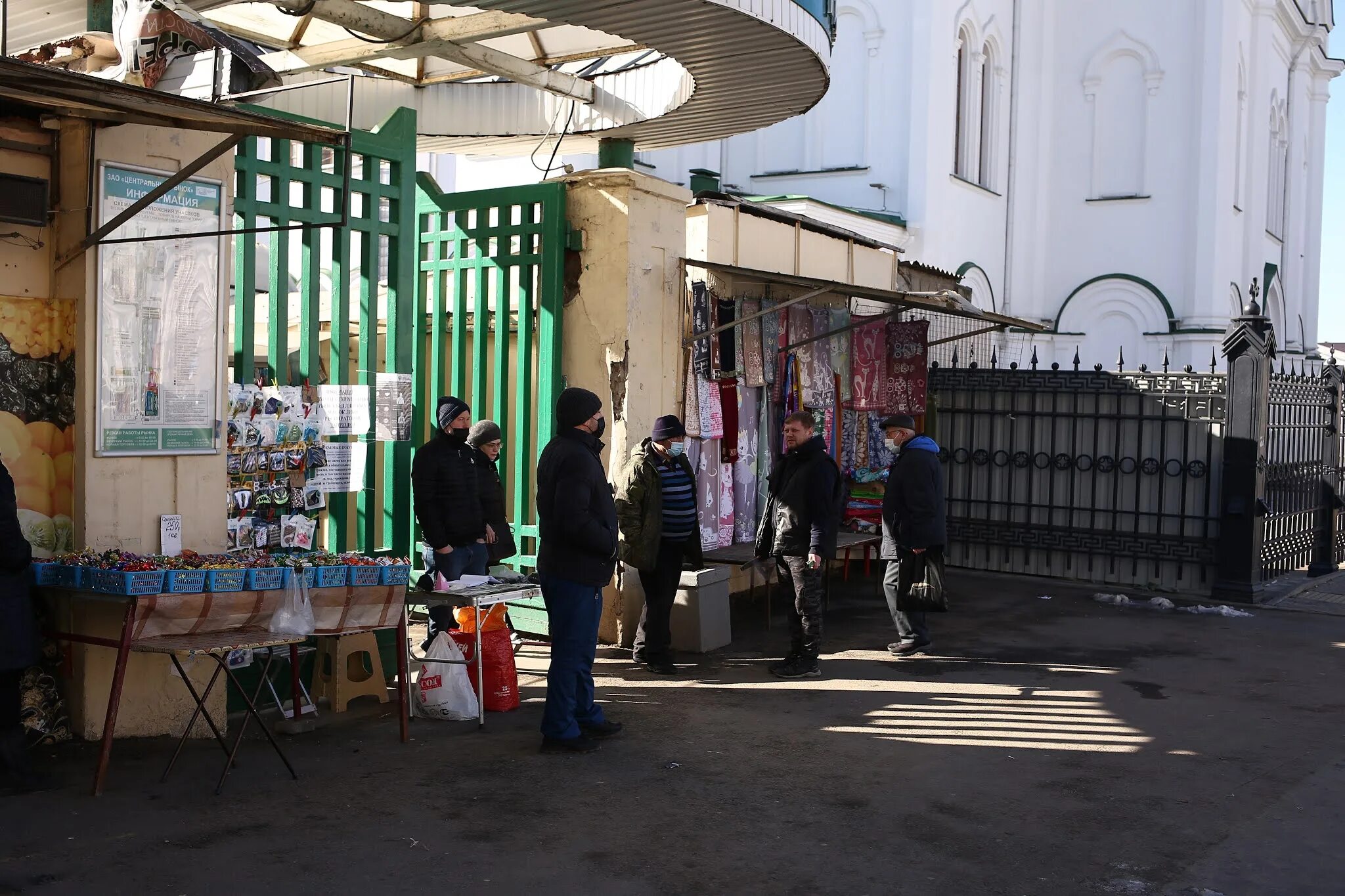 Атлант рынок в аксае. Аксайский рынок аксай. Торговля ростов. Рынок на земле зорге ростов на дону. Ростов рынки новости.