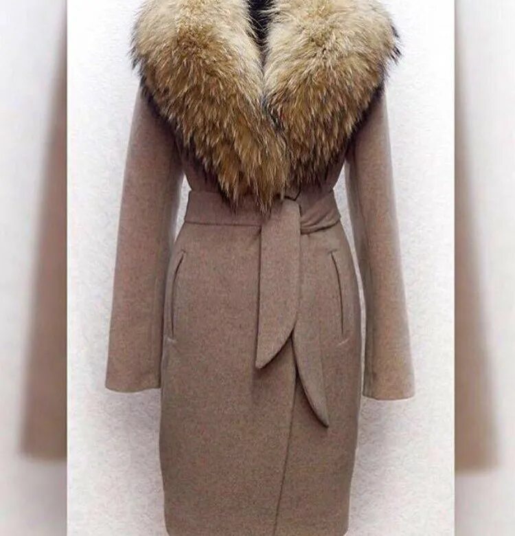 Пальто с меховым воротником черного цвета Prada за 191100 руб. купить в интернет