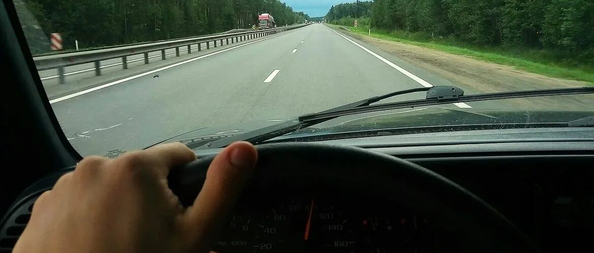 10 минут. Часы 5 секунд. Темпы езды на велосипеде. 5 мин езды. Мужчина за рулем со спины.