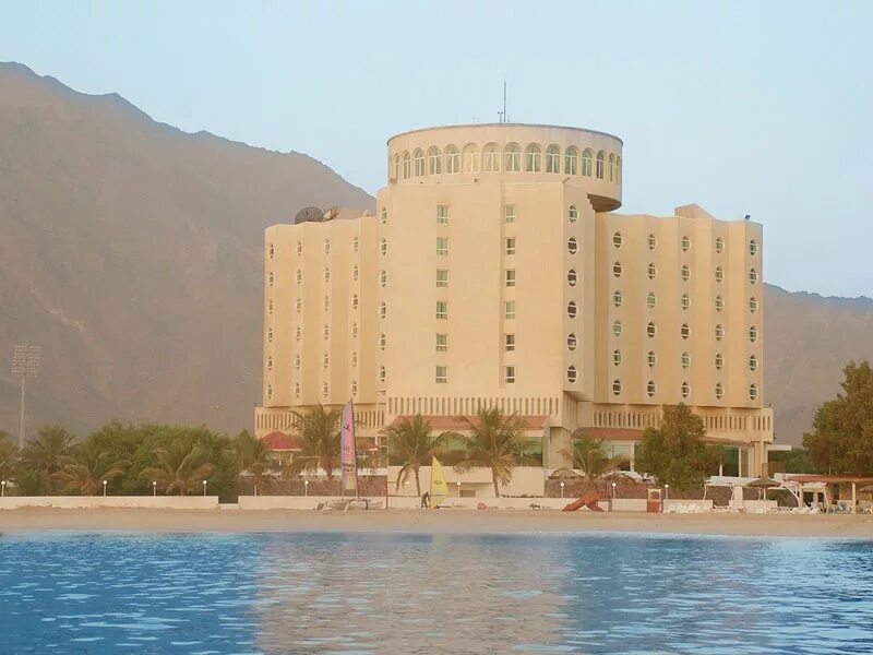 Отель oceanic khorfakkan resort spa