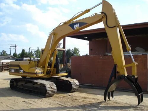 Экскаватор Komatsu с грейфером. Коматсу 130 гусеничный грейфер. Экскаватор с грейфером 15м. Клык для грейферного захвата экскаватор hitatsci PC 200.