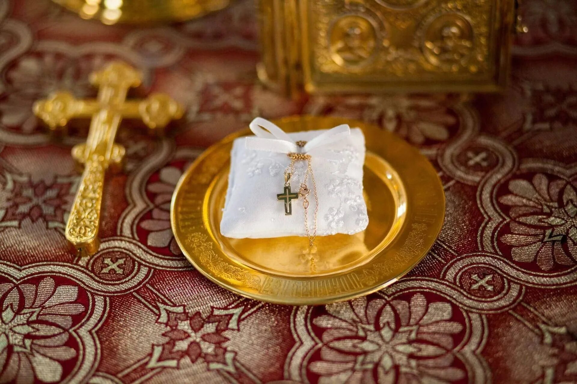 Крещение таинство церкви. Таинство крещения. крещение ребенка. крещение в церкви. крещение таинство православие.