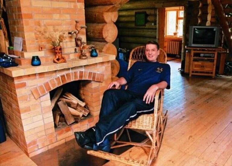 Александр абдулов next съёмки. Дача абдулова на валдае. Как снимали next. Дом из фильма некст. Установка фары газель некст.