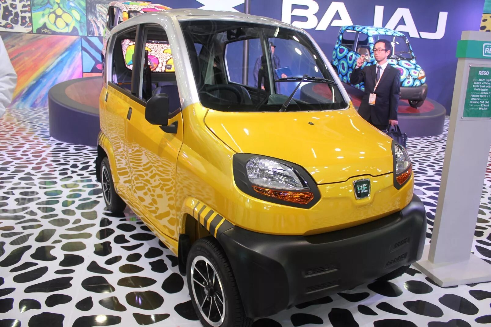 Самая дешевая машина купить. Bajaj re60. Машина Bajaj re60. Bajaj Qute re60. Bajaj Tata Nano.