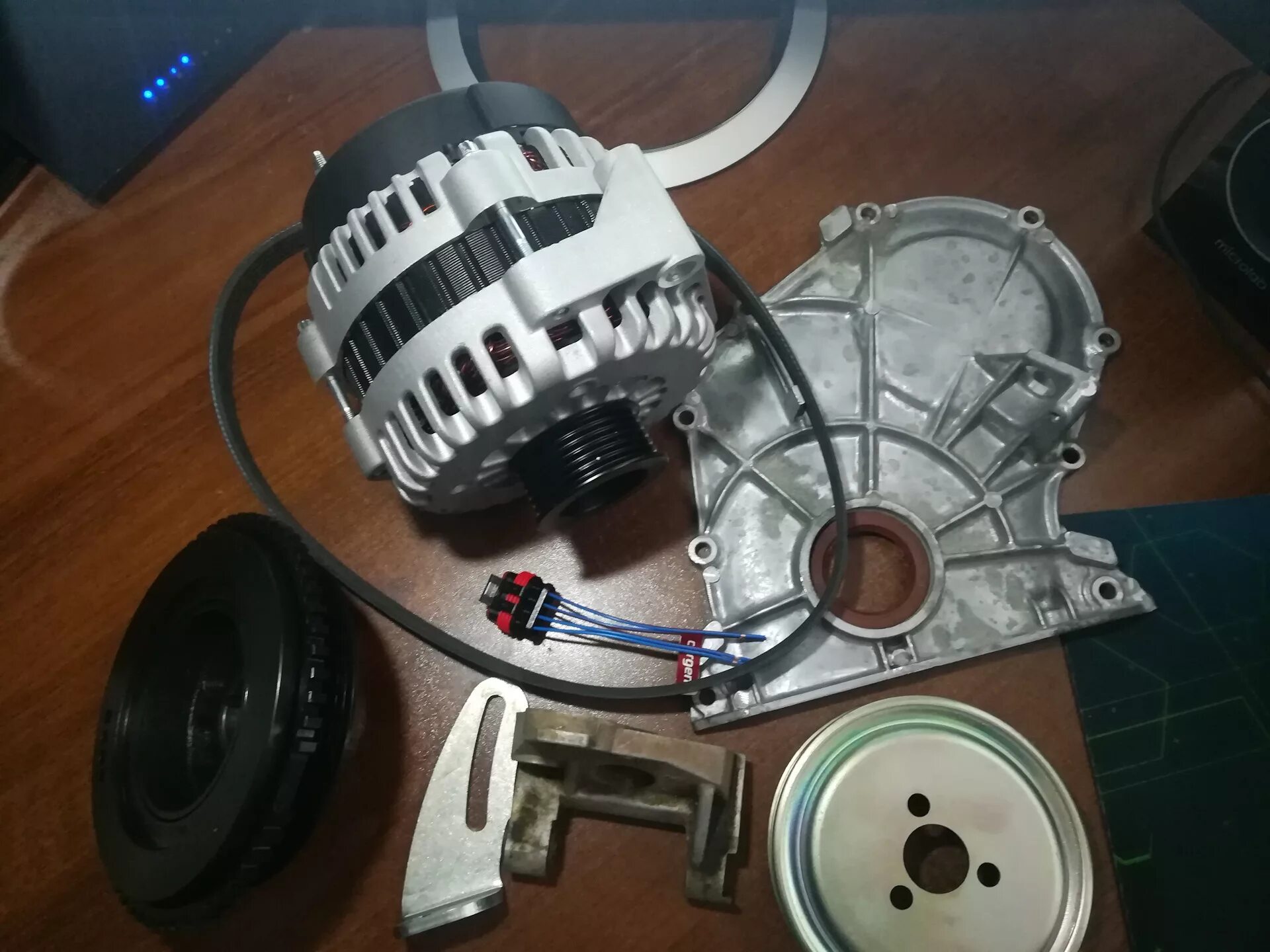 Генератор 2109 повышенной мощности. Мощный генератор на ваз. Генератор ваз 2114 320а. Калина 1 8 кл генератор. 2107 под капотом генератор.