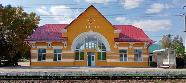 Город локня. Жд вокзал локня. жд станция стримовичи. вокзал локня псковская область. поселок локня жд вокзал.