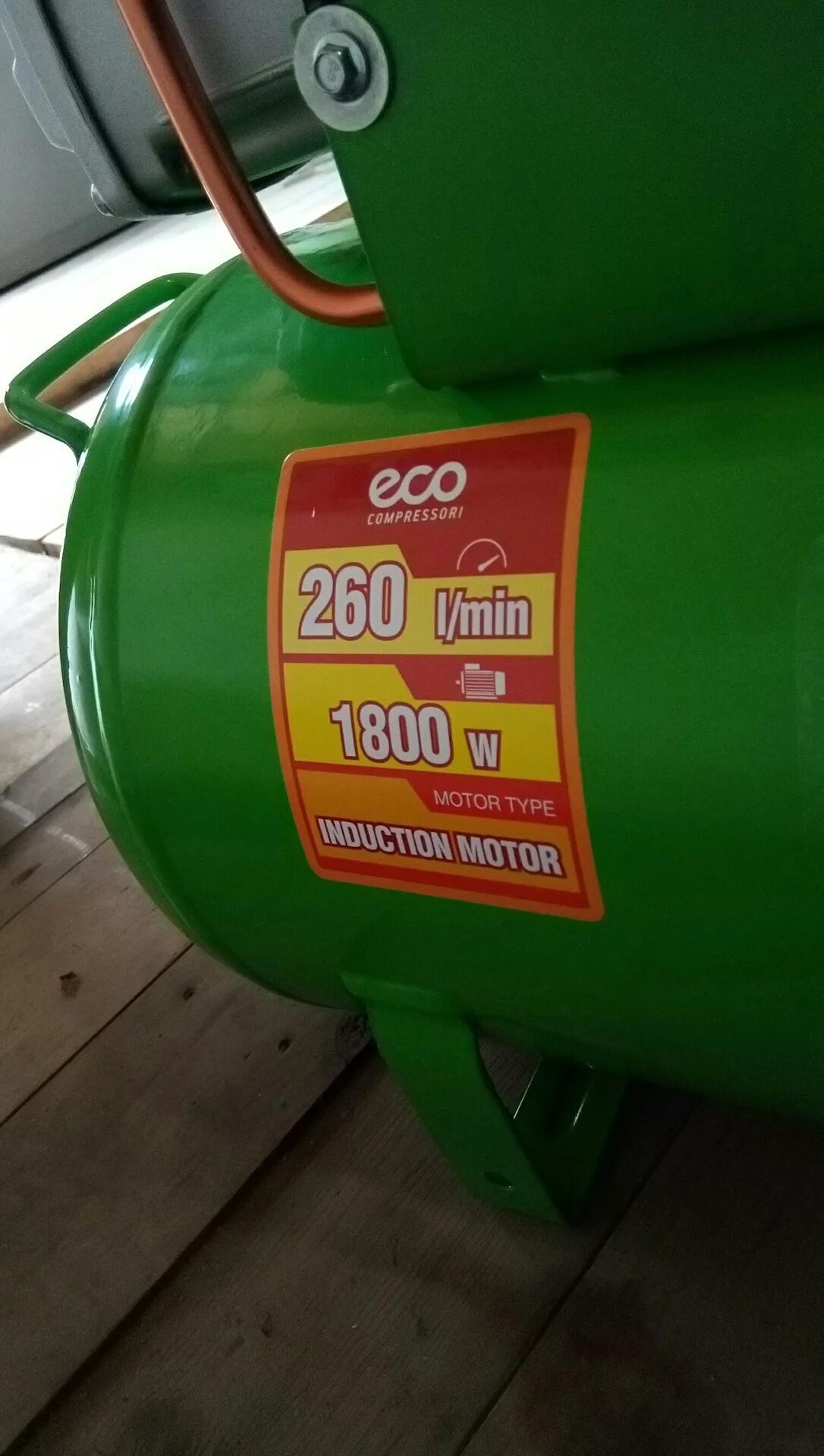 Безмаслянный компрессор зеленый. Компрессор есо ае-501-3. Компрессор воздушный электрический eco ae 501-3. Компрессор зеленый воздушный. 2квт поршневой v-образный.