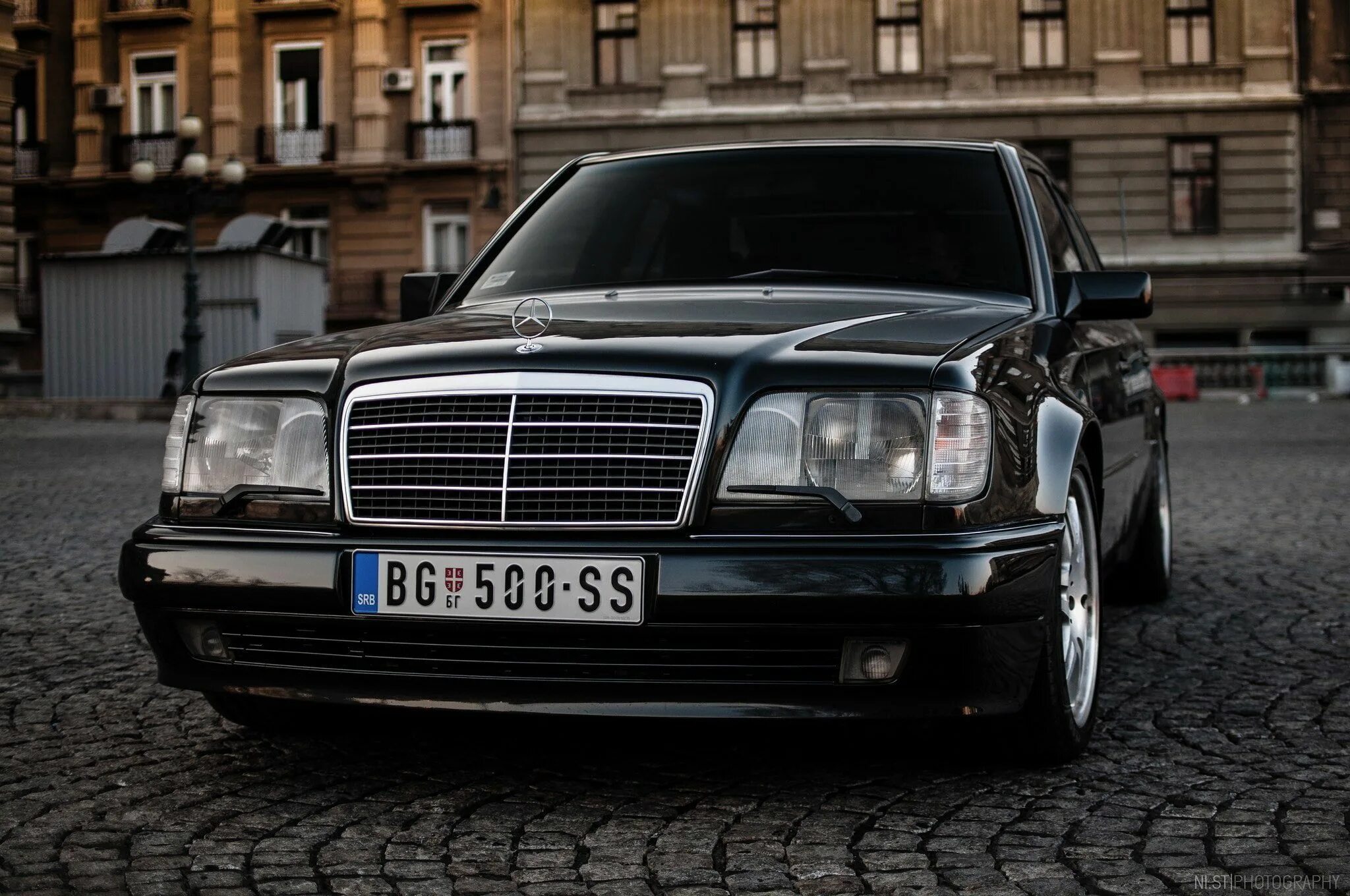 124 тыс. Mercedes Benz w124 e500. Mercedes w124 e500. Мерседес-Бенц w124 е500. Mercedes w124 e500 волчок.