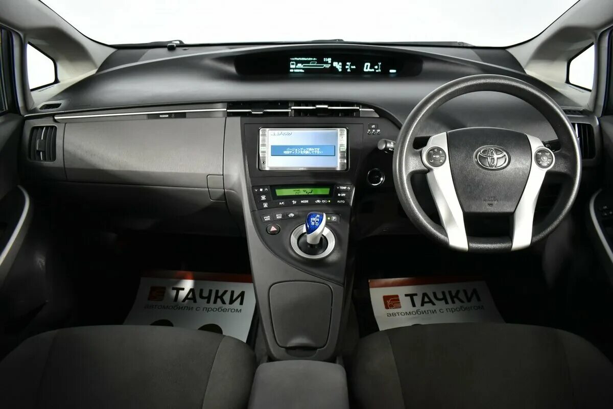 Почему тойота приус. Toyota Prius 2011. Toyota Prius xw30 салон. Toyota Prius III (xw30). Toyota Prius 30 салон.