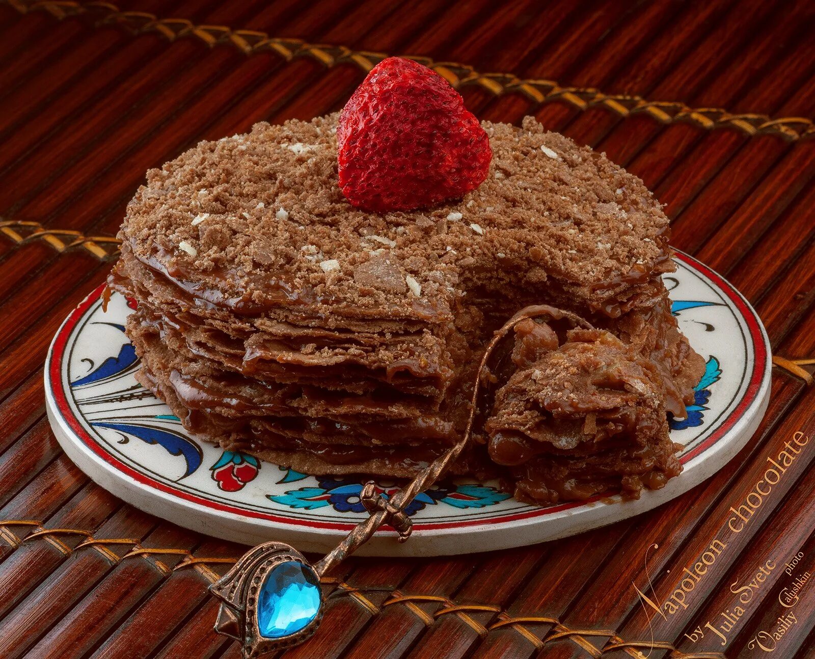 Любой рецепт торта. Шоколадный Наполеон Lezzet. Торт Наполеон шоколадный. Украсить Наполеон шоколадом. Наполеон торт армянский.