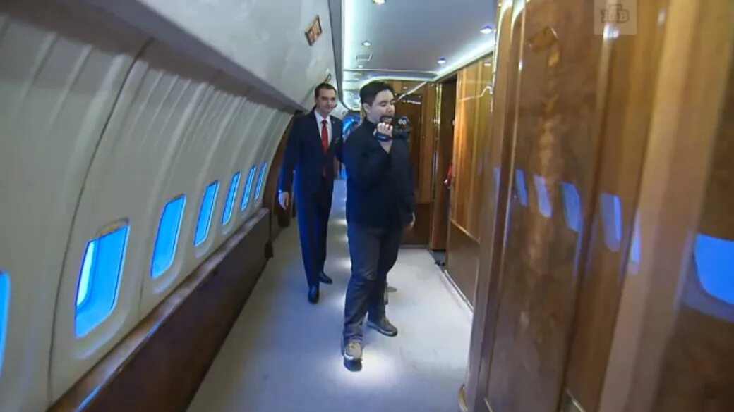 Борт 1 нетаньяху. Президентский самолет путина ил-96. борт 1 путина. ил 96 борт номер 1. борт номер 1 президента россии внутри.