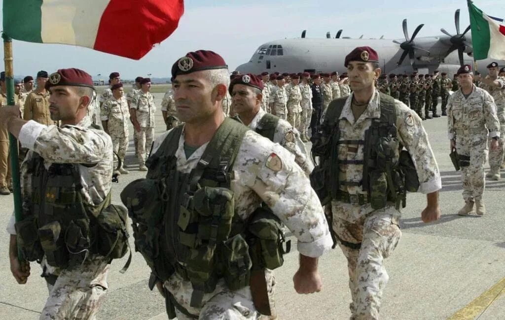 Вооруженные силы италии. Беретта arx 160. Italy military. Italy military. Italy military.