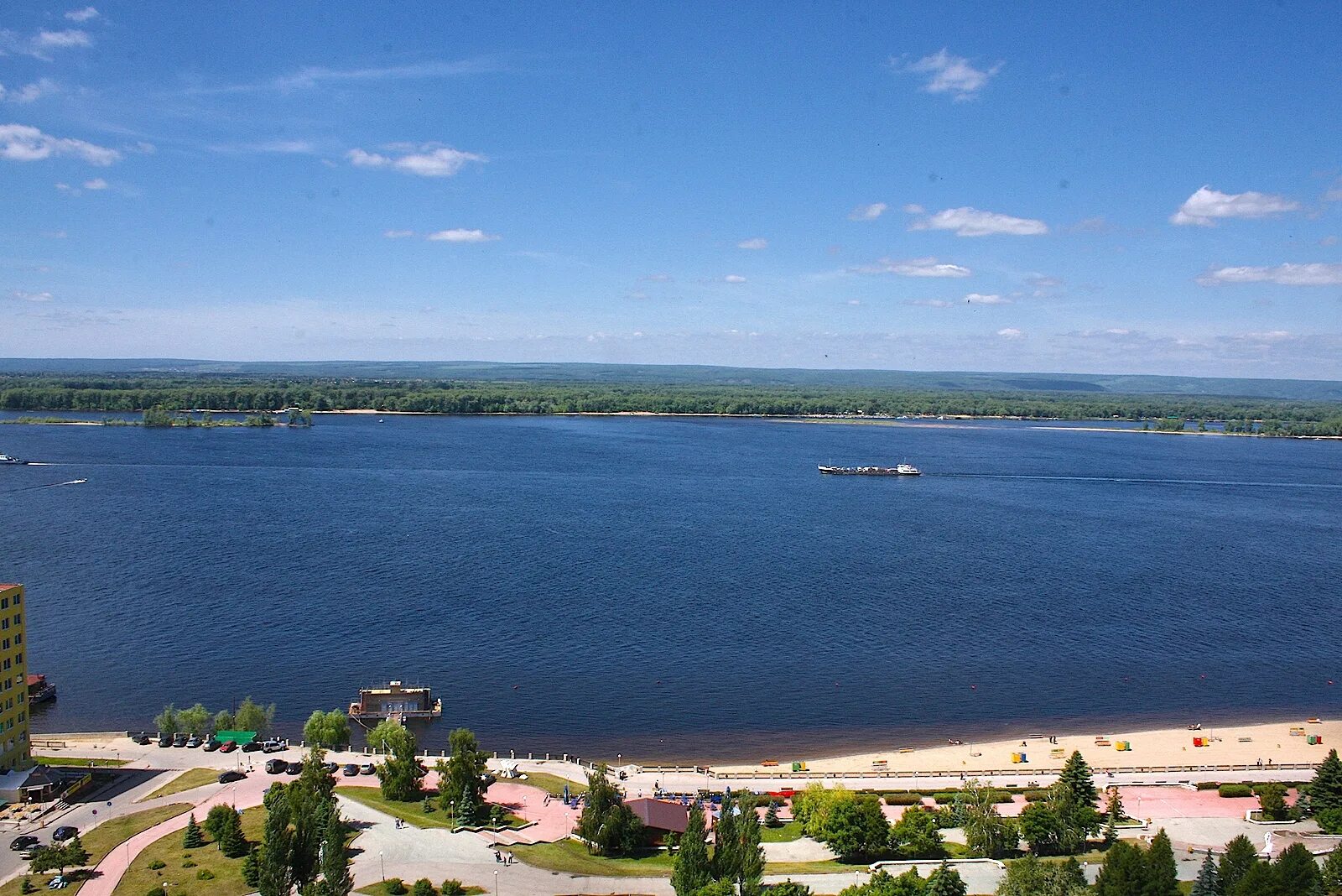 Вода в реке волга в самаре. Город Самара река Волга. Волга близ Самары. Река Волга в Самаре. Волга река Самарка.