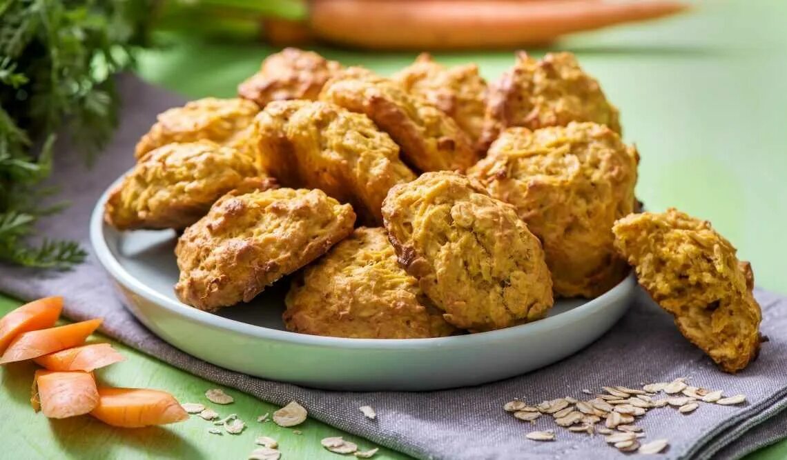 Постные овсяные печенья. Кукис овсяный. Печенье с грецкими орехами. Овсяно-морковное печенье. Овсяное печенье с медом.