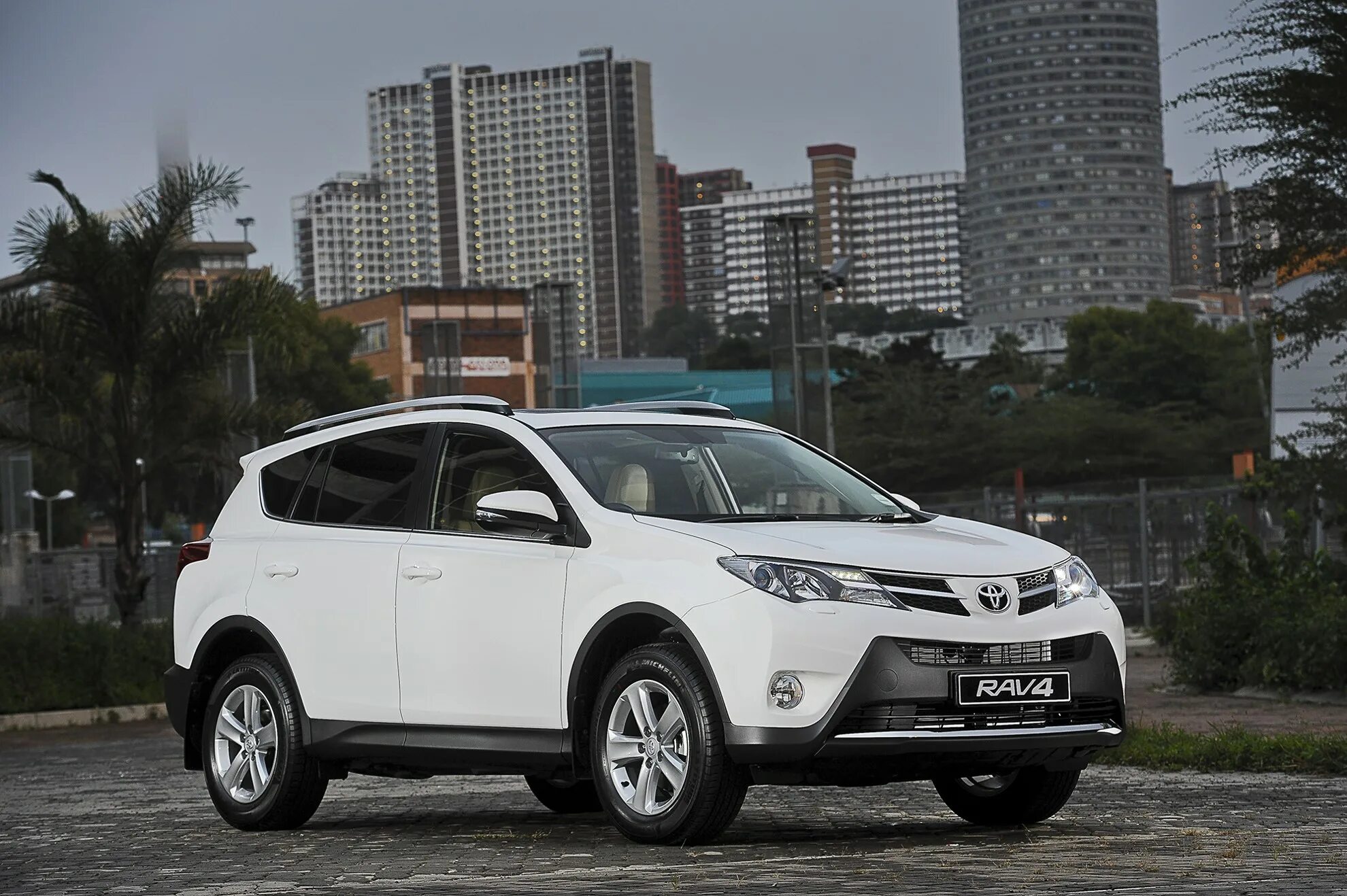 Toyota rav4 2014. Машина Тойота rav4. Toyota rav4 4. Toyota RAV 4 Тойота рав-4.