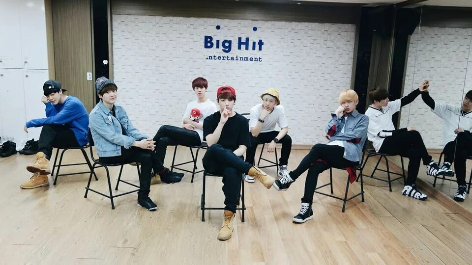 Bts like. Бигхит бтс. дэнс практики бтс. бтс репетиции. just one day bts танец.