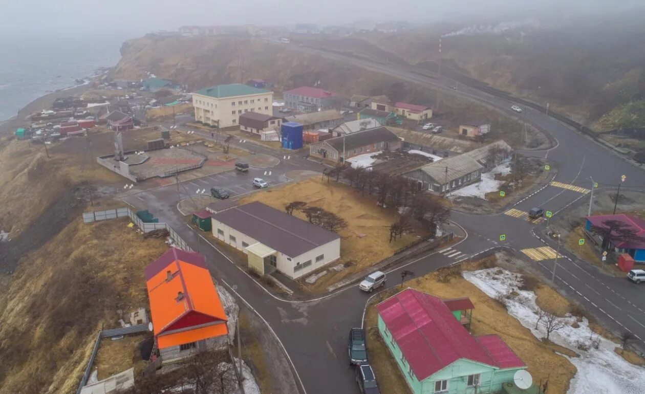 Село курил. Южно-Курильск Сахалинская область. Южно-Курильск Южно-Сахалинск. Поселок Южно Курильск. Сахалинская область Курильский район с горное.