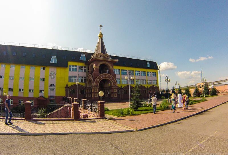 Г полысаево кемеровской обл. Полысаево кемеровская область. Никольский храм полысаево. Сквер единый кузбасс в полысаево. Скульптура шахтера полысаево.