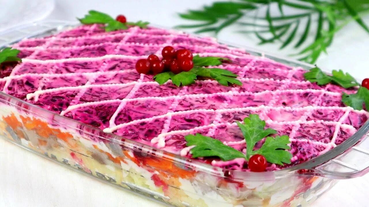 Салат селедка под шубой вкусная. Сельдь "под шубой", вес. Салат шуба под селедкой классический. Салат селедка под шубой вкусная. Подшуба салат.