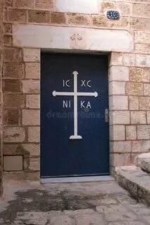 Зачем рисуют крестики на дверях