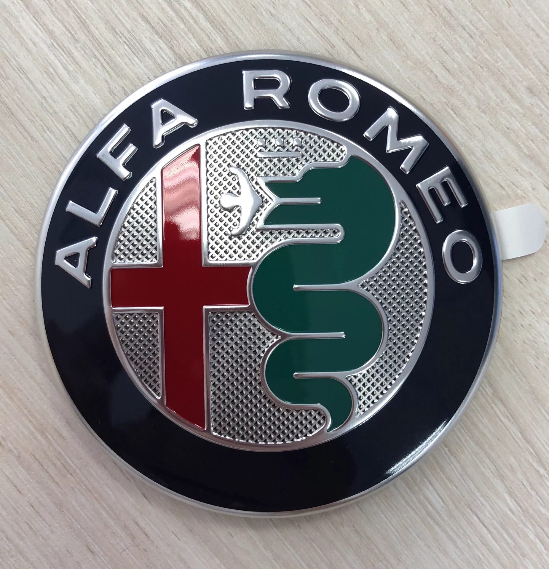 Знак альфа ромео. Alfa Romeo. Альфа Ромео шильдик. Alfa Romeo значок. Альфа Ромео значок.