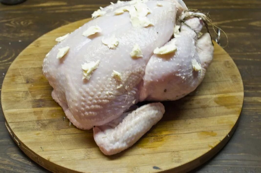 Вареная курица в духовке. Курица сл сливовосным мамлом.