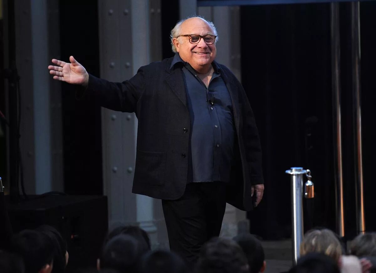 Дэнни девито. Актер дэнни де 4. Дэнни де вито. Дэнни де вито молодой. Дэнни де вито джуманджи 2.