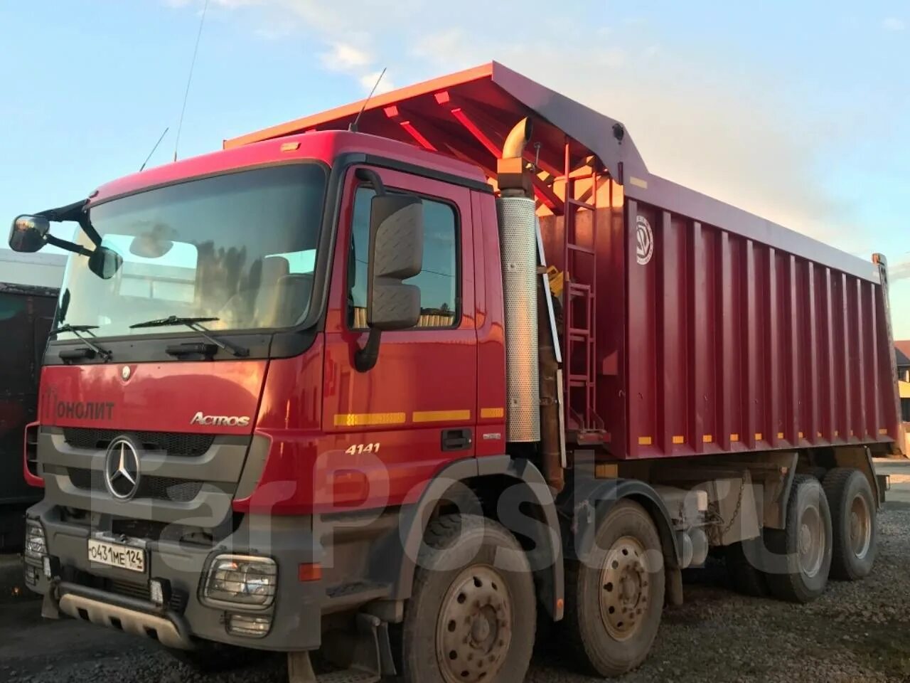 Бу грузовики красноярск. Мерседес 4141 самосвал. Актрос 4141 самосвал. Mercedes-Benz Actros 4141k 8х4. Мерседес Актрос 4141 самосвал красный.