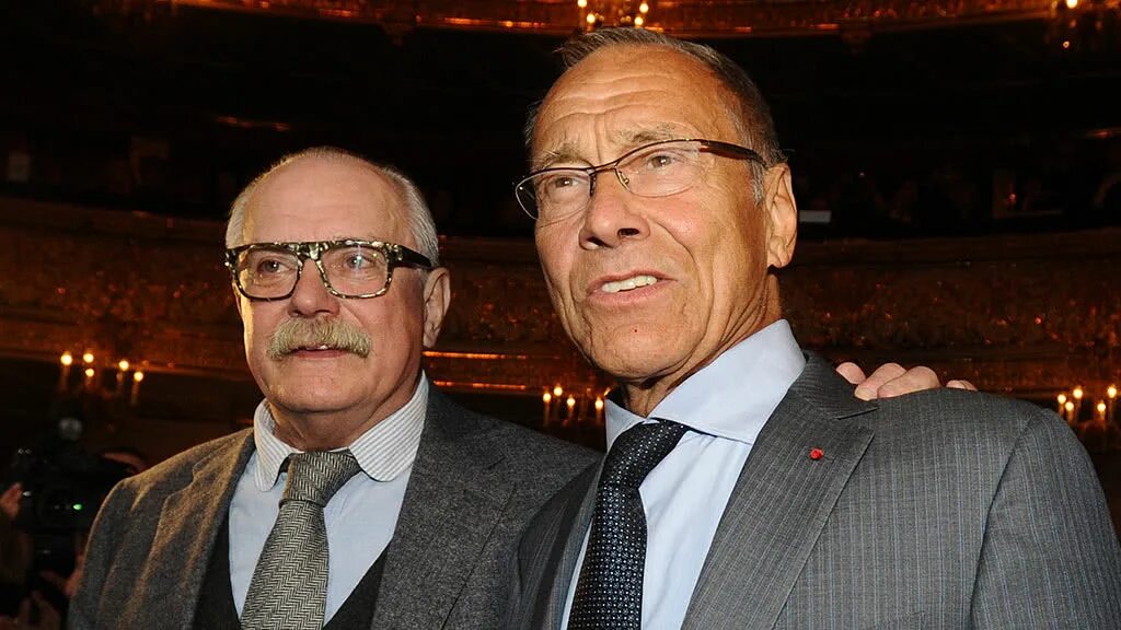 михалков андрей кончаловский и никита михалков. почему у кончаловского и михалкова разные фамилии. почему у кончаловского и михалкова разные фамилии. михалков и кончаловский. михалков андрей кончаловский и никита михалков.