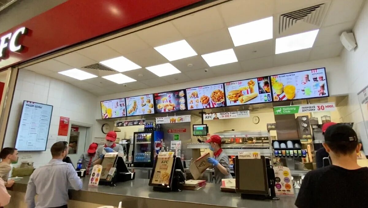 Кроссовки фаины семеновны ялта kfc. КФС касса. КФС экраны. КФС напитки. Ростикс КФС.