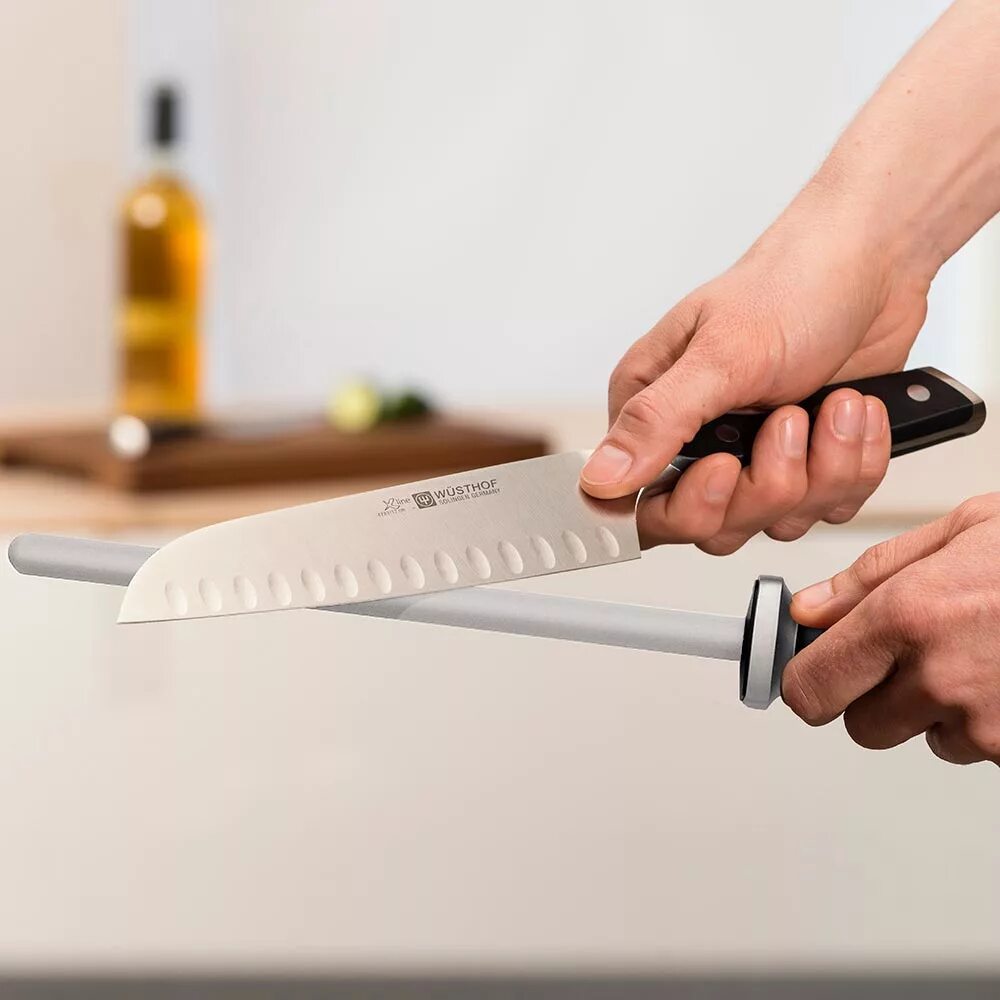 Для заточки ножей используют