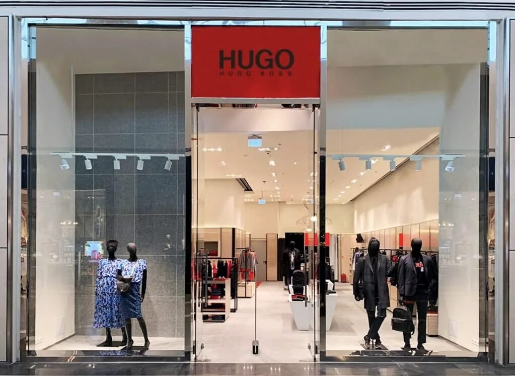 Магазин Хуго босс в Москве. Hugo магазин Россия. Бутик босс Екатеринбурге. Hugo Boss бутик в Москве мега Химки. Магазин хуго босс