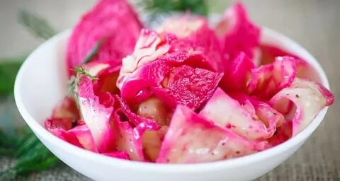 Капуста с красной свеклой вкусная