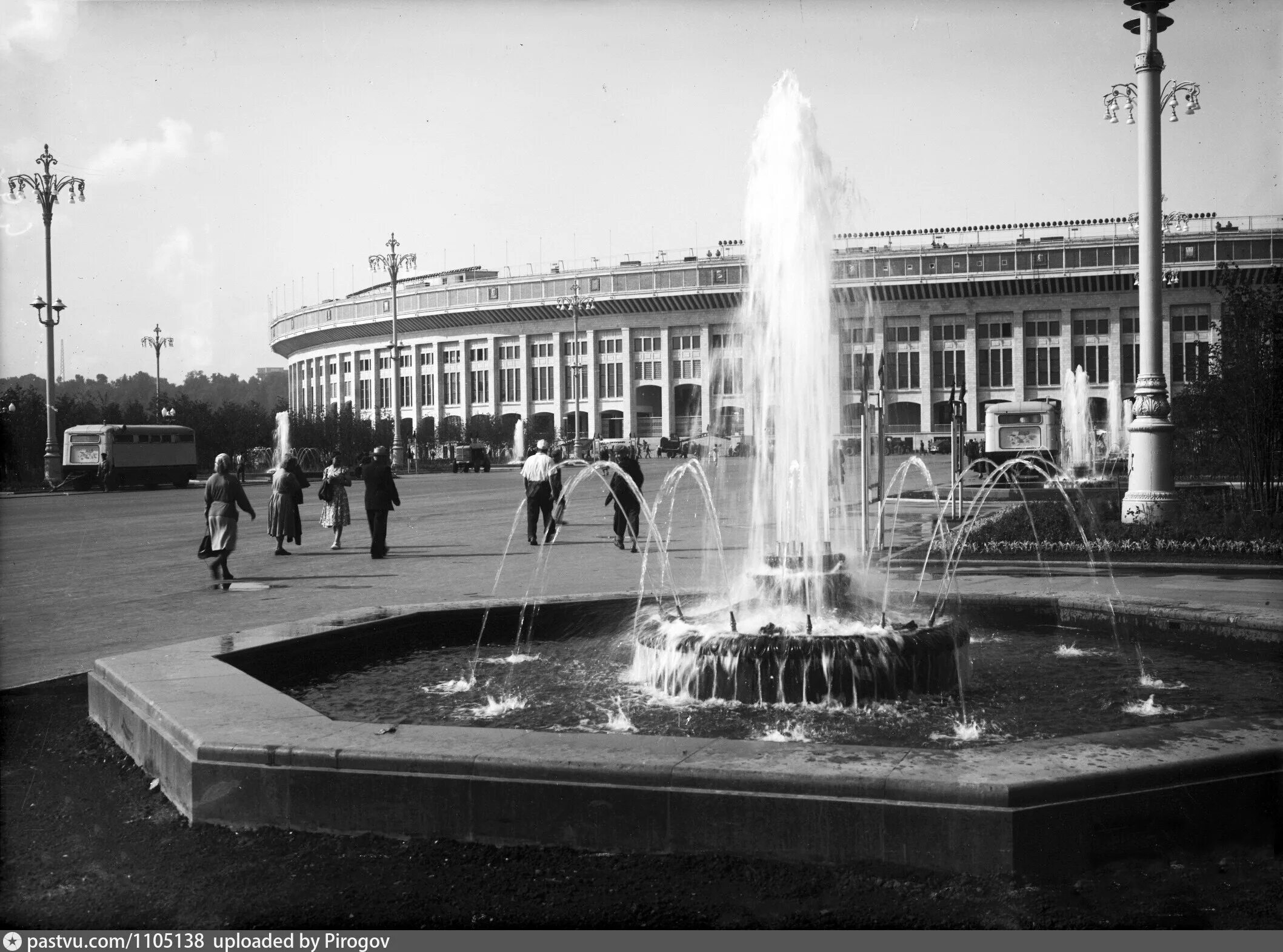 Старый фонтан. Петровский фонтан в москве. фонтаны в лужниках в москве. москва, лужники 1956 год. никольский фонтан в москве.