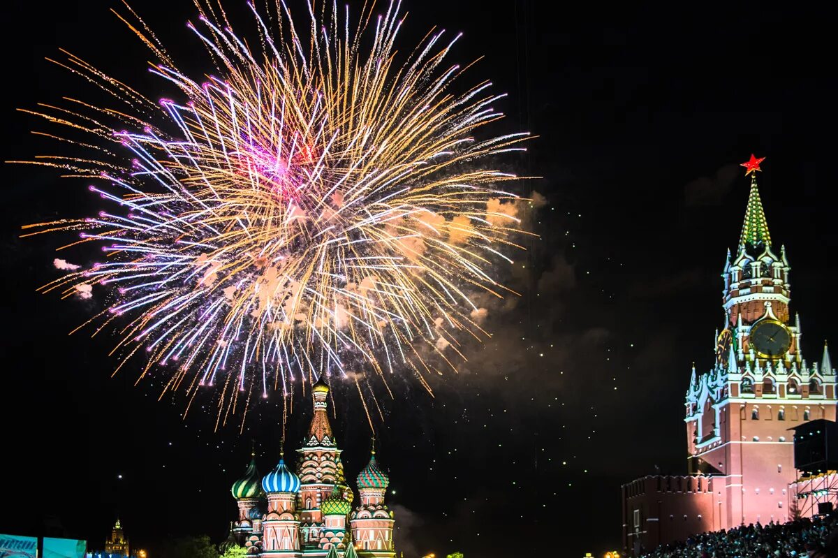 салют чебоксары. салют верхняя пышма. санкт петербург день победы салют. салют 9 мая 2022 в москве. салют на 9 мая.