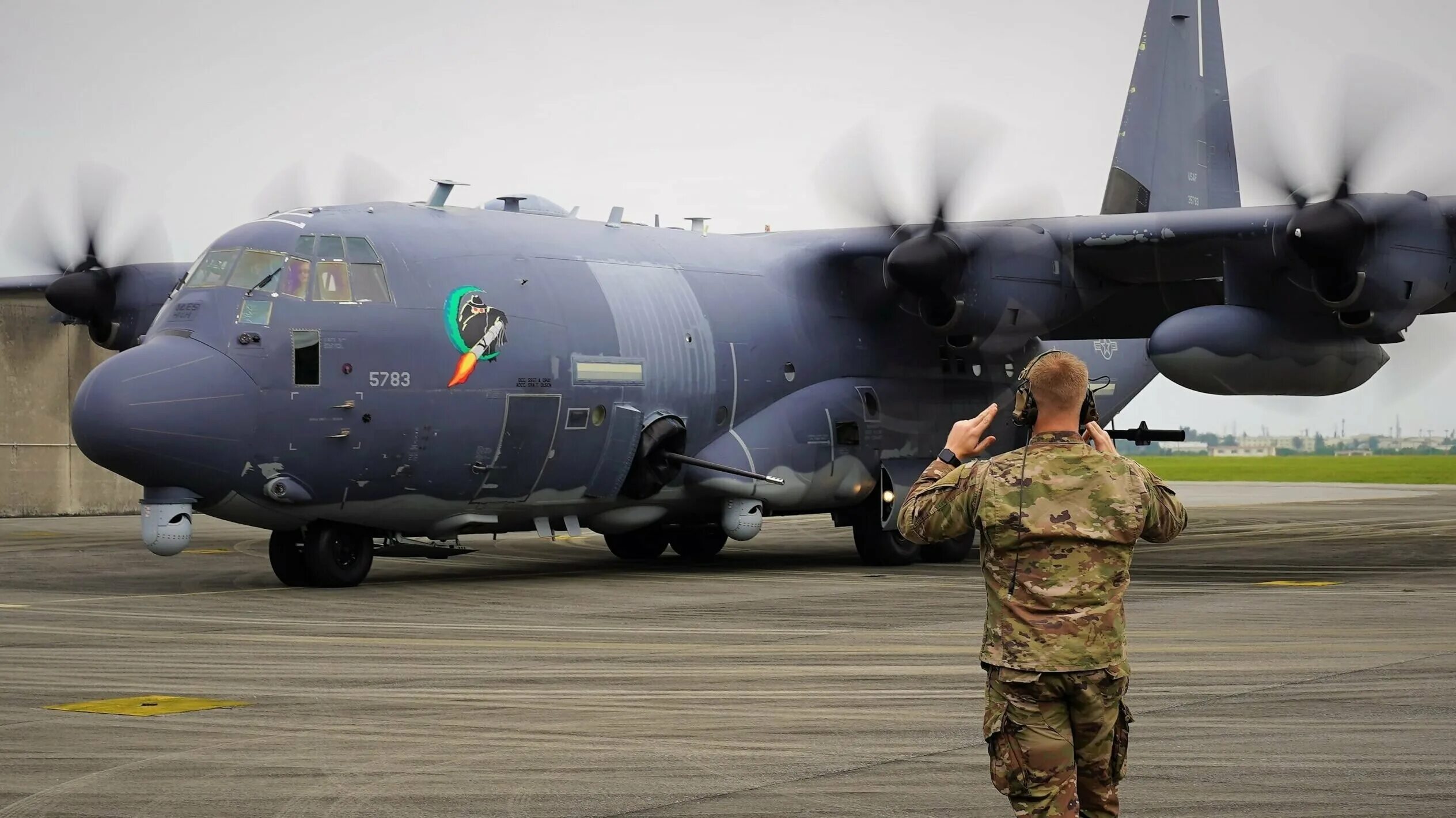 Военно воздушная операция. AC-130j. Самолёт AC-130j. AC-130j Ghostrider Gunship. АС 130 Ghostrider.