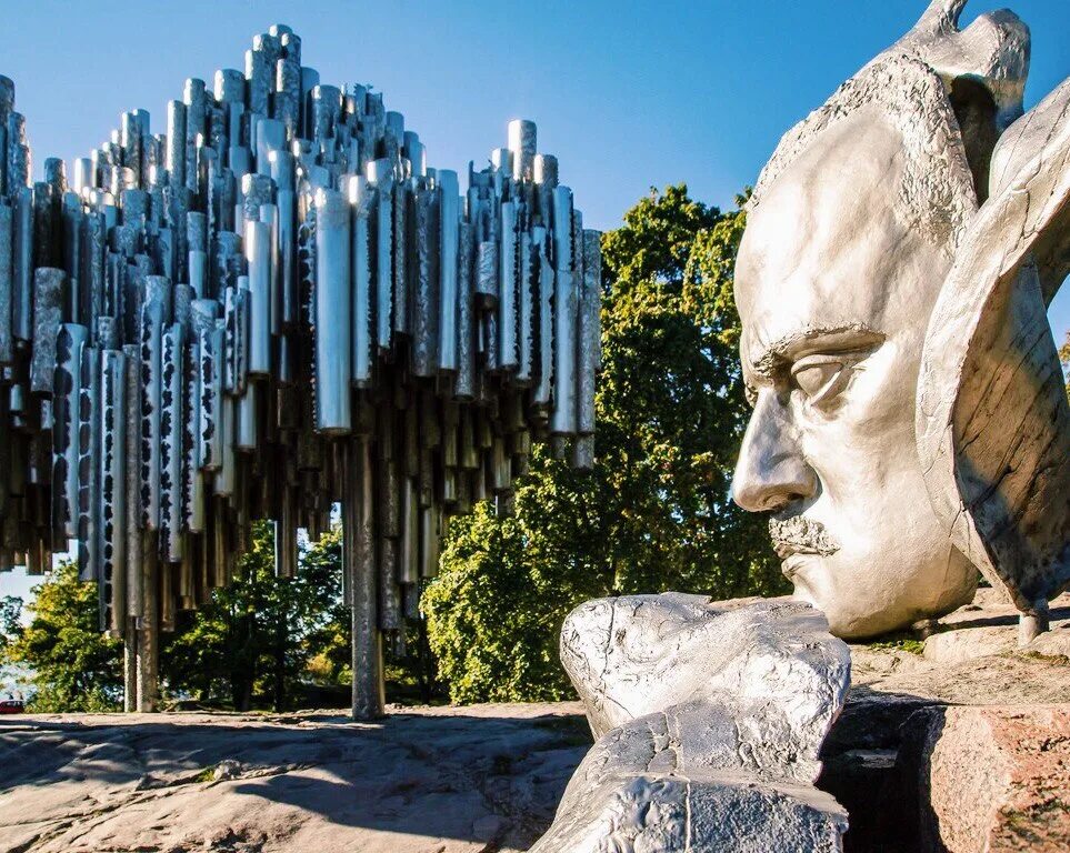 Памятник в хельсинки. Памятник Сибелиусу в Хельсинки. Финляндия памятник яну Сибелиусу. Памятник композитору яну Сибелиусу.