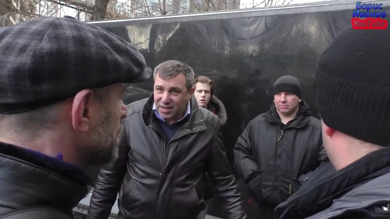 Шарий репортер. Корреспондент нижневартовск. Репортеры в курлове. Сми росдержава журналисты. Колобок, избивший журналиста в прямом эфире.