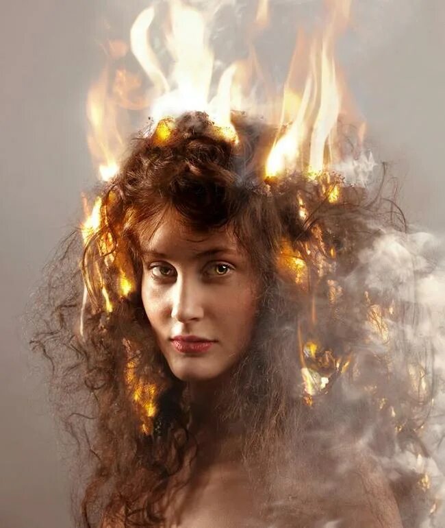 Сгоревшие волосы. Волосы горят. Девушка с горящими волосами. Волосы огонь.