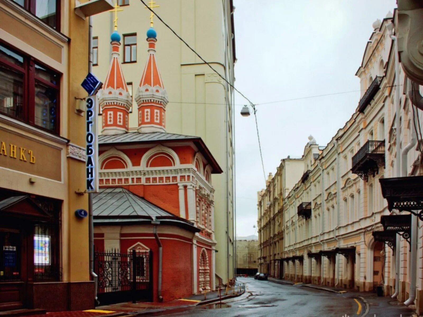 Церковь в Старопанском переулке Москвы. Старопанский переулок Москва. Храм Космы и Дамиана в старых Панех в Москве. Космодамианская Церковь Старопанский переулок.