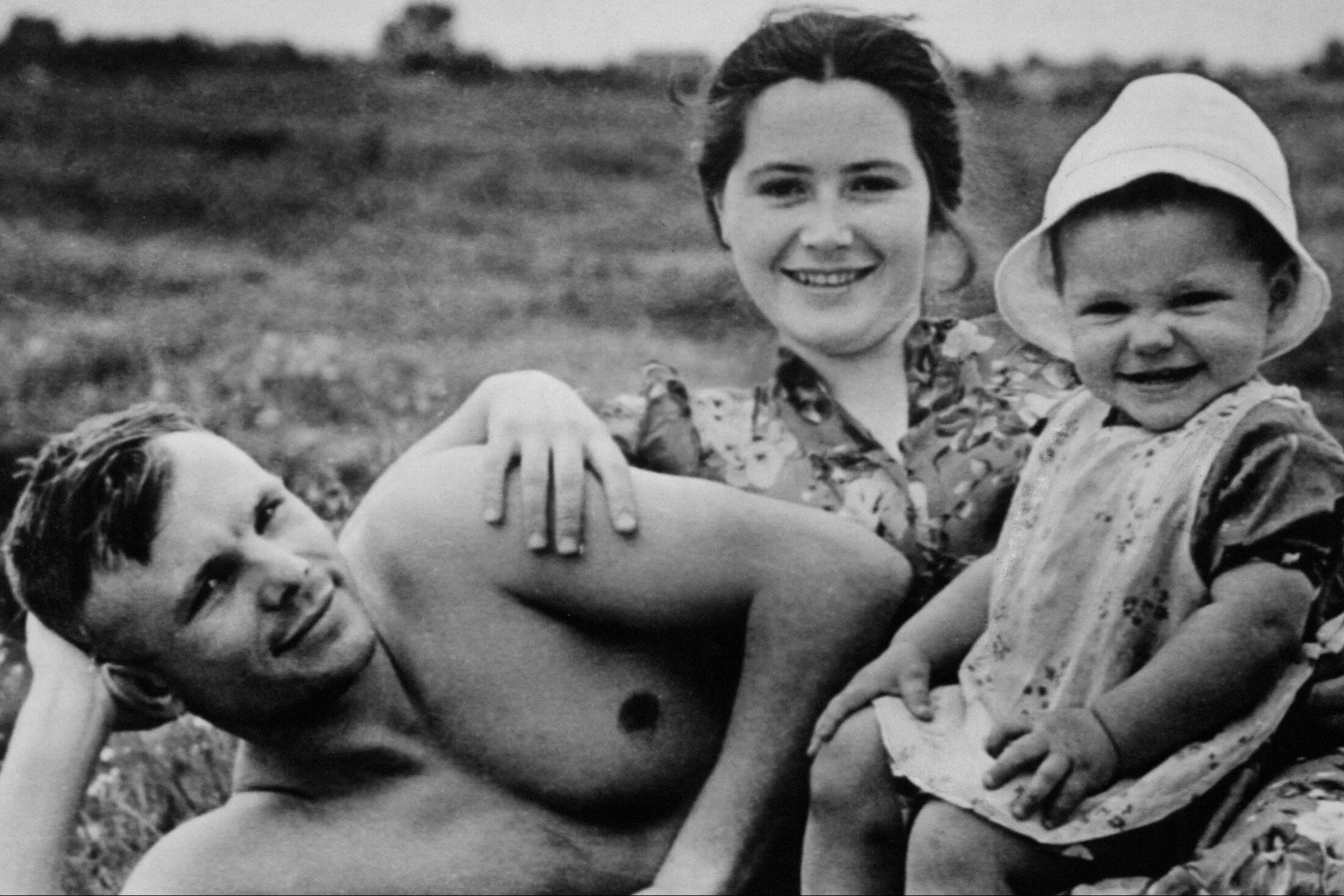 Гагарина дочь космонавта юрия гагарина. Дети юрия гагарина.