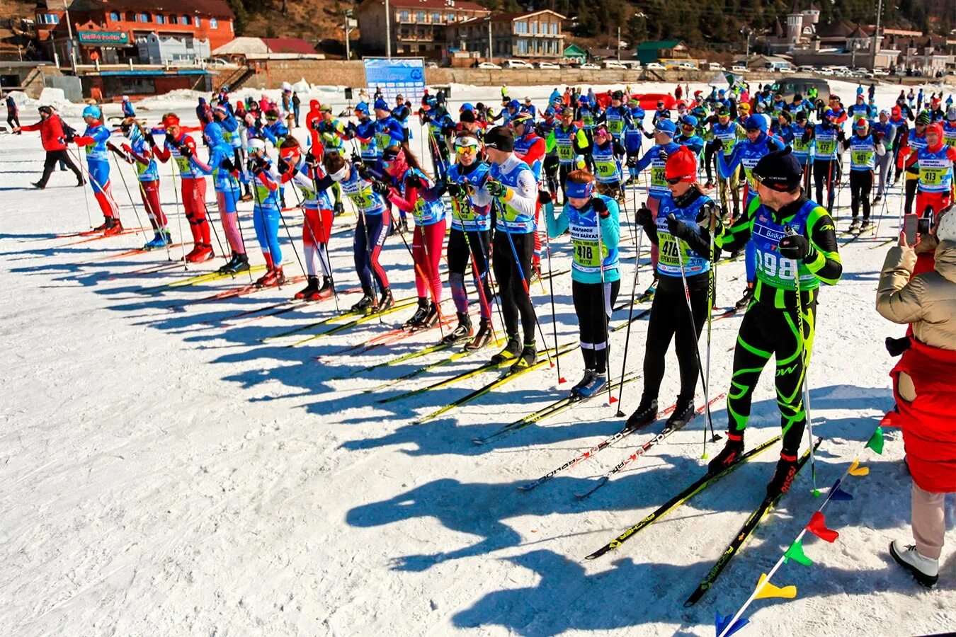 Марафон лыжников. Авачинский лыжный марафон. Байкальский лыжный марафон 2022. Лыжные гонки марафон. Гонки на лыжах.
