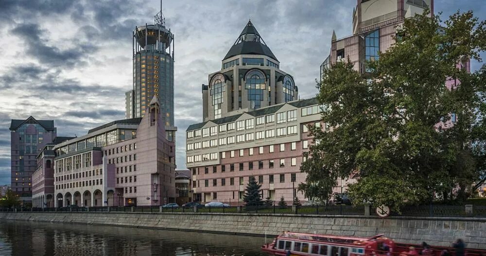 Риверсайд павелецкая. Риверсайд тауэр павелецкая. Москва, космодамианская набережная, 52с1. Риверсайд тауэрс москва красные холмы. Риверсайд тауэрс.