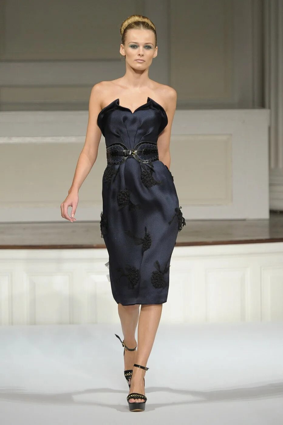 Мода праздничные платья. Oscar de la renta коктейльное платье. вечерние платья oscar de la renta. оскар де ла рента платья футляр. оскар де ла рента платья.