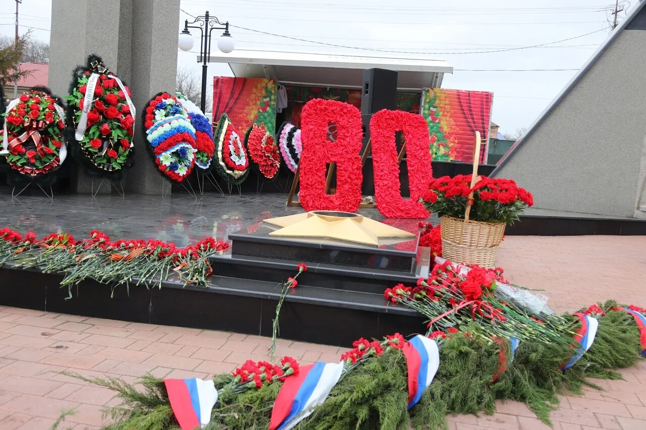 Мемориал огонь вечной славы Ставрополь. Вечный огонь Буденновск. 80 Лет освобождения Элисты. Освобождение Ставрополя. Доски ставропольский край