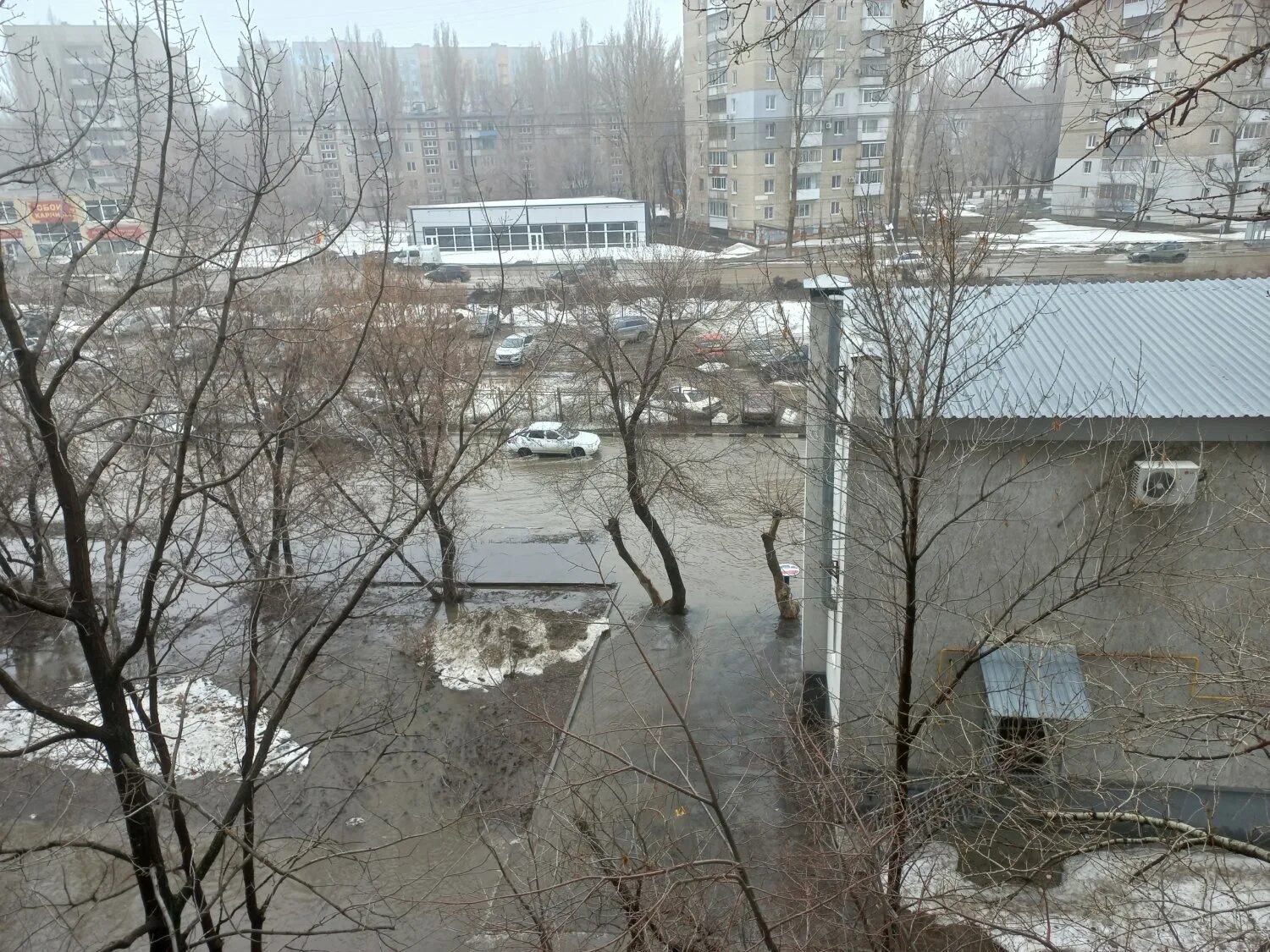 Почему нет света саратов. Авария на Тархова Саратов. Коммунальный дом. Коммунальная авария в Саратове.