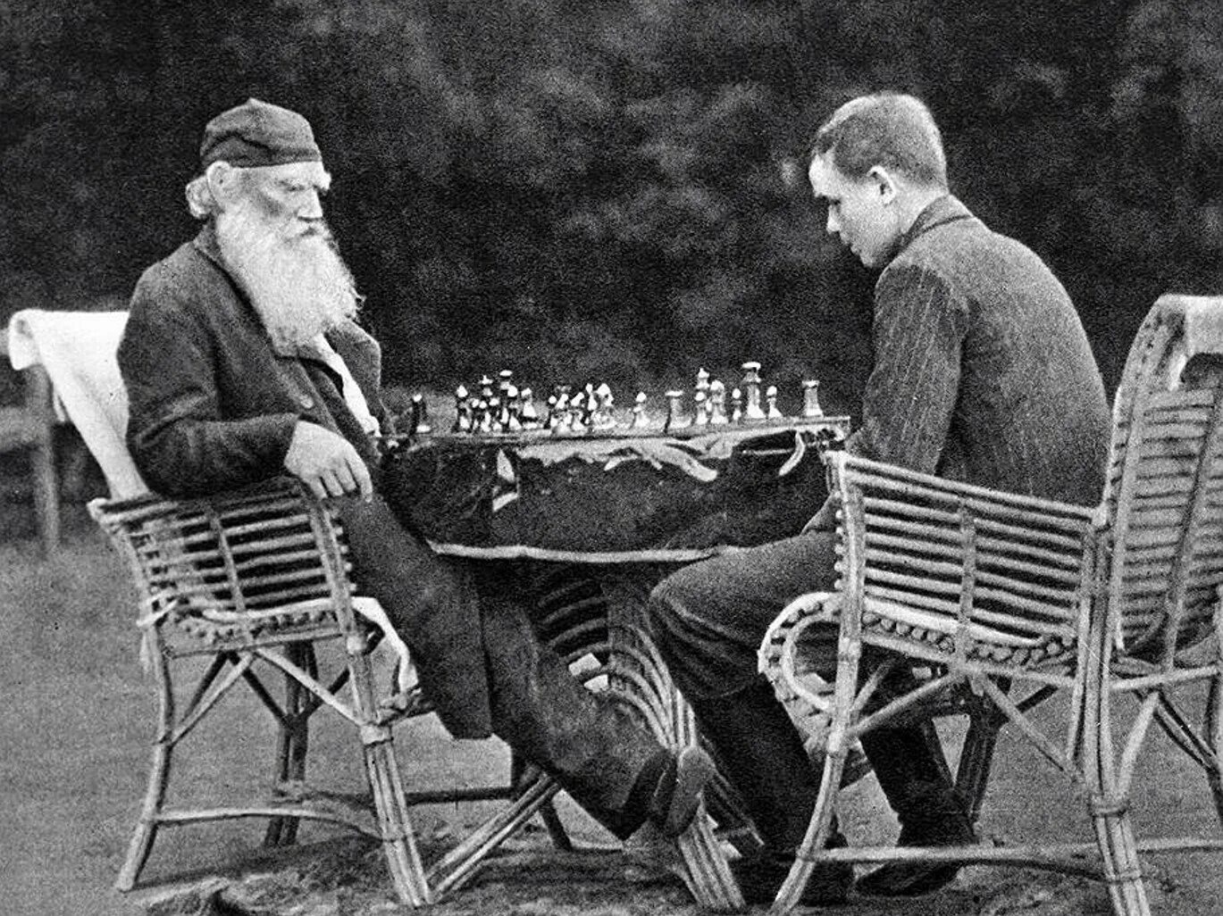 Игральные карты дореволюционной россии. Дворяне 19 века. Карточная игра льва толстого. Азартные игры 18 века. Гюстав кайботт застолье.