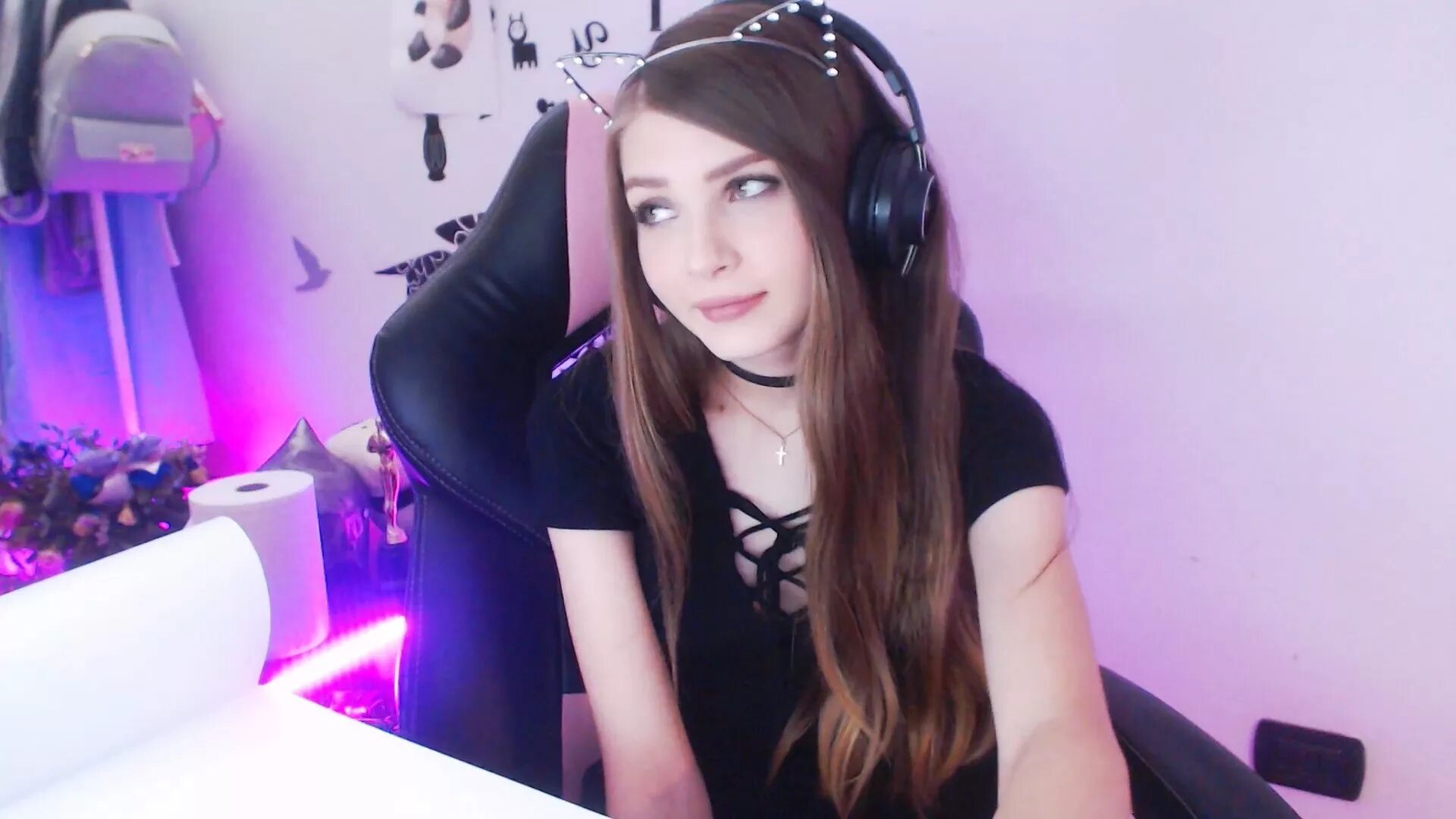 Стримерши стонут. Стримерши микрофона. Стример карина сычева. Стример картина. Гайка стример.