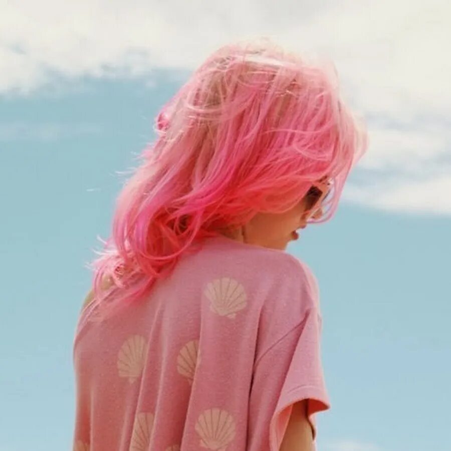Девочка где то розовая. Фотосессия с розовыми волосами. Розовые волосы Эстетика. Эстетика розового цвета. Фотосессия в розовом.