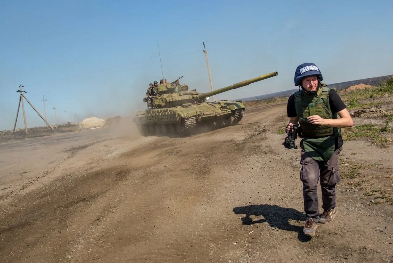 Военный журналист. Журналисты в горячих точках. Военный репортер.